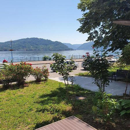 Appartamento Sendy Orşova Esterno foto