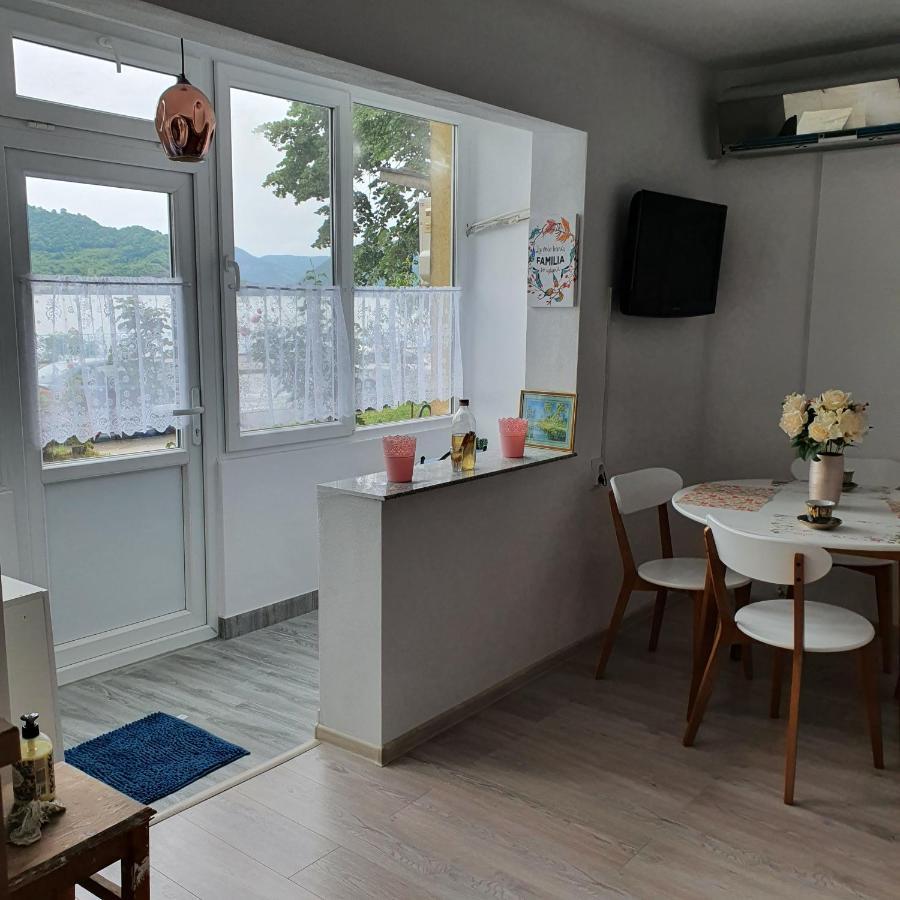 Appartamento Sendy Orşova Esterno foto